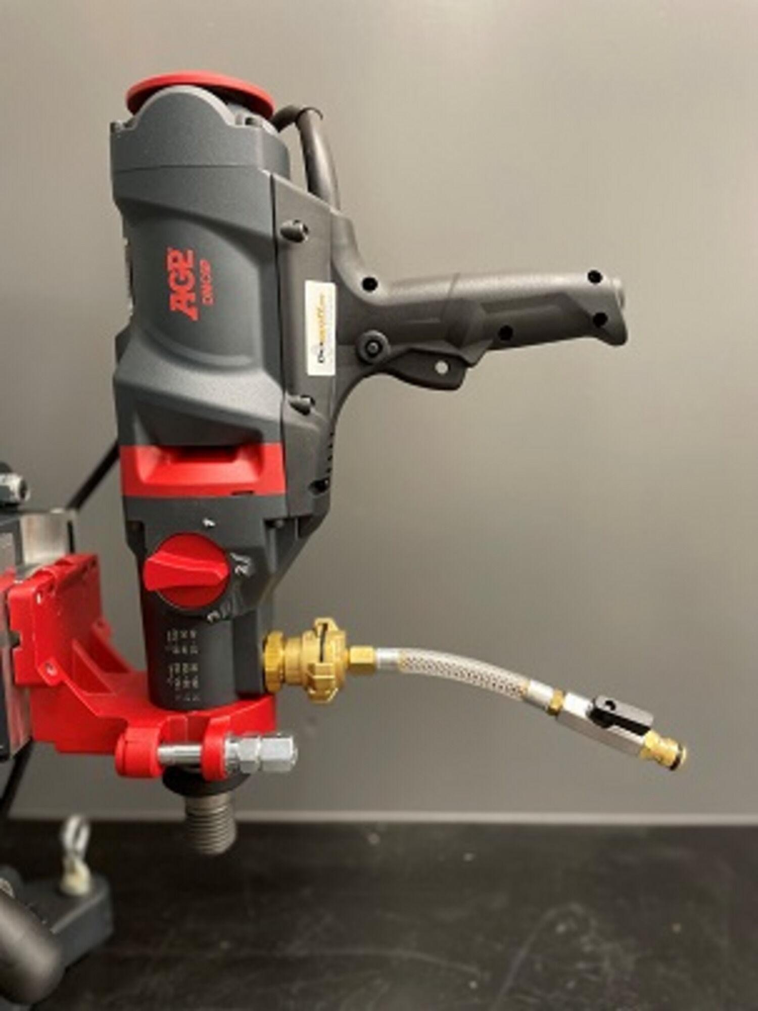 Kjerneboremaskin m/stativ og vannkanne